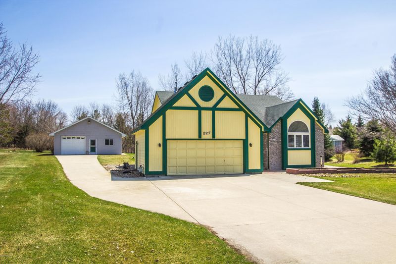 327 E Lake Geneva Rd NE, Alexandria, MN 56308