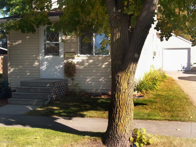 216 9th St S, Sauk Centre, MN 56378