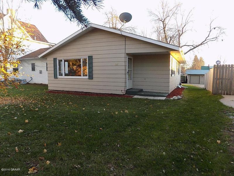 307 E 7th St, Starbuck, MN 56381