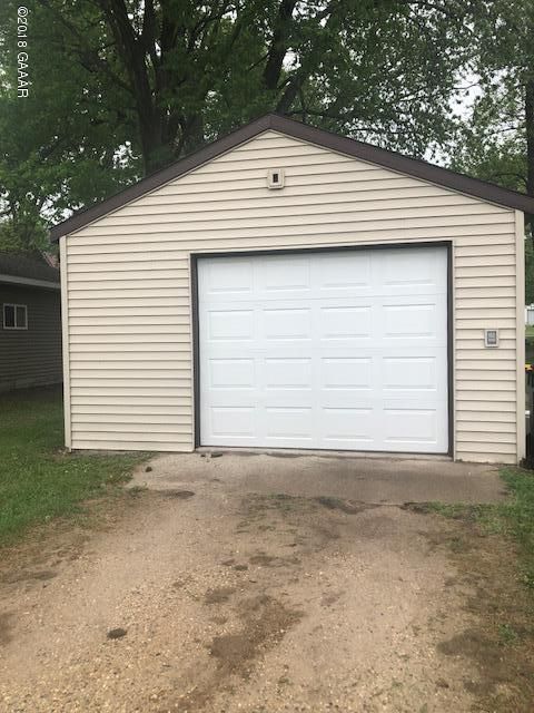 207 W Broadway St, Starbuck, MN 56381