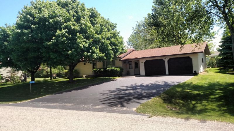 1107 Eckert St NW, Alexandria, MN 56308