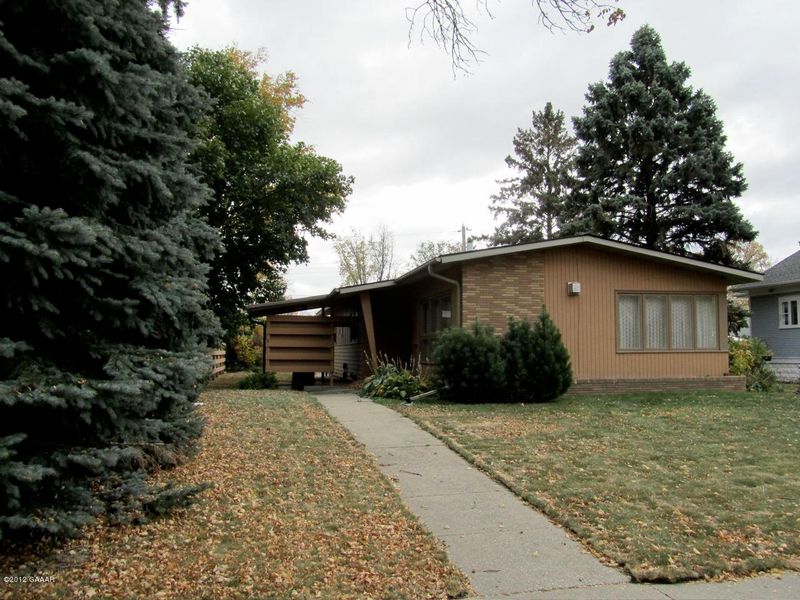 305 W 9th St, Morris, MN 56267