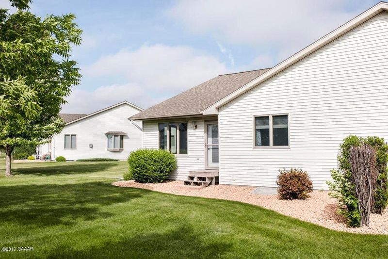 22 Line Dr, Morris, MN 56267