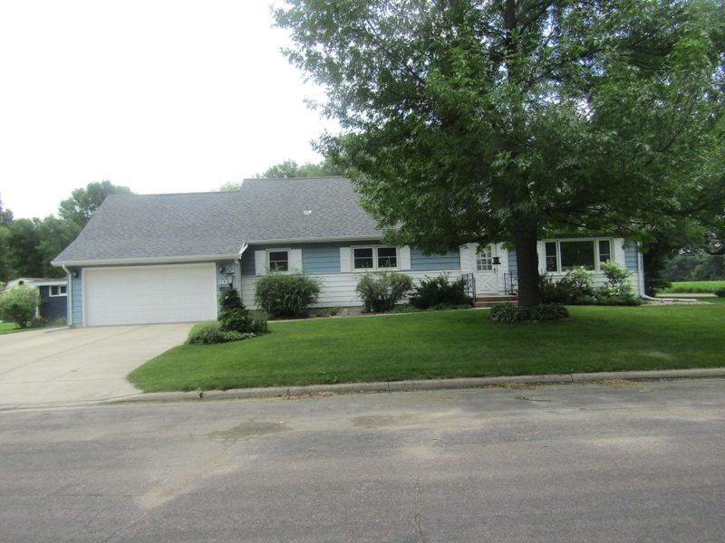 305 9th St S, Benson, MN 56215