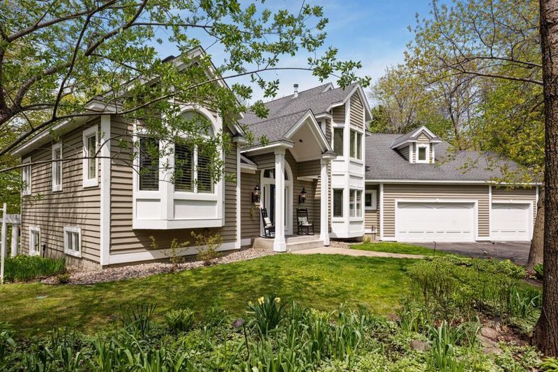 6560 Bayview Dr, Excelsior, MN 55331