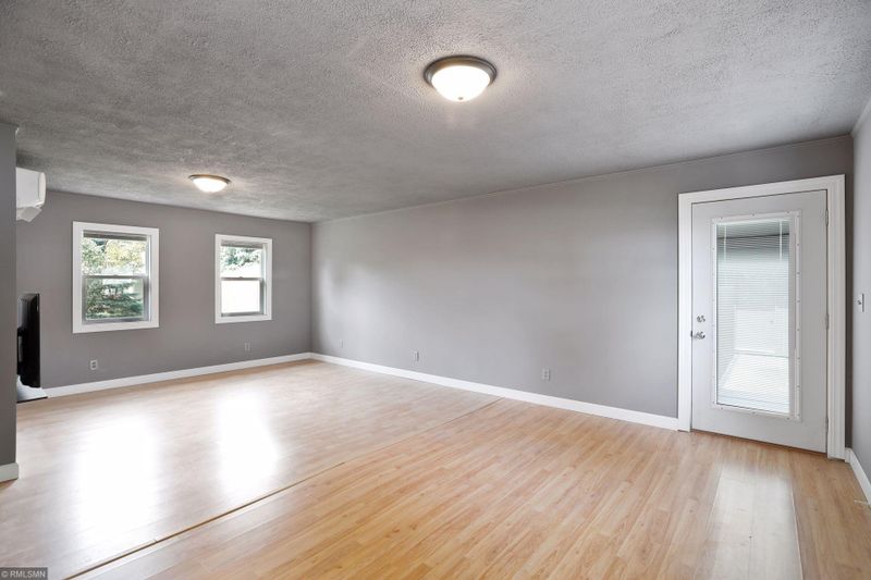 202 N Redwood St, Winthrop, MN 55396