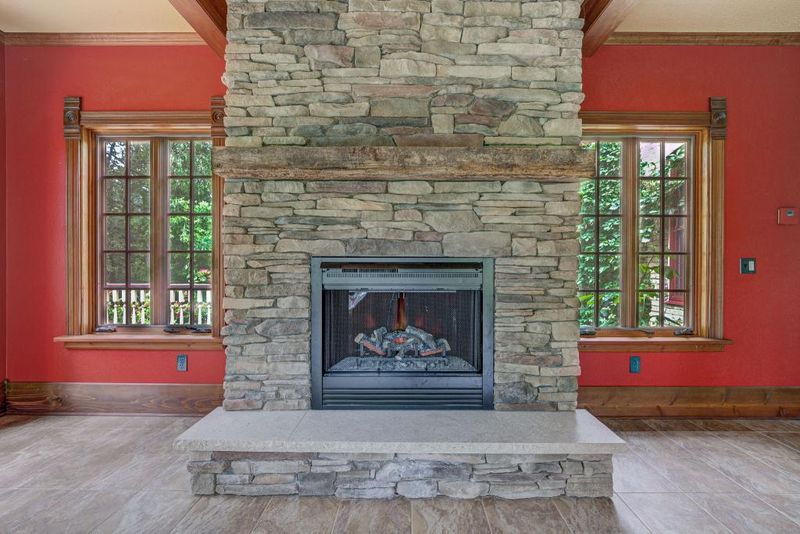5580 Hampshire Rd, Chaska, MN 55318