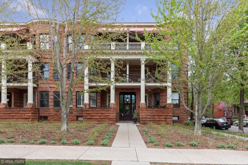 676 Summit Ave #1, Saint Paul, MN 55105