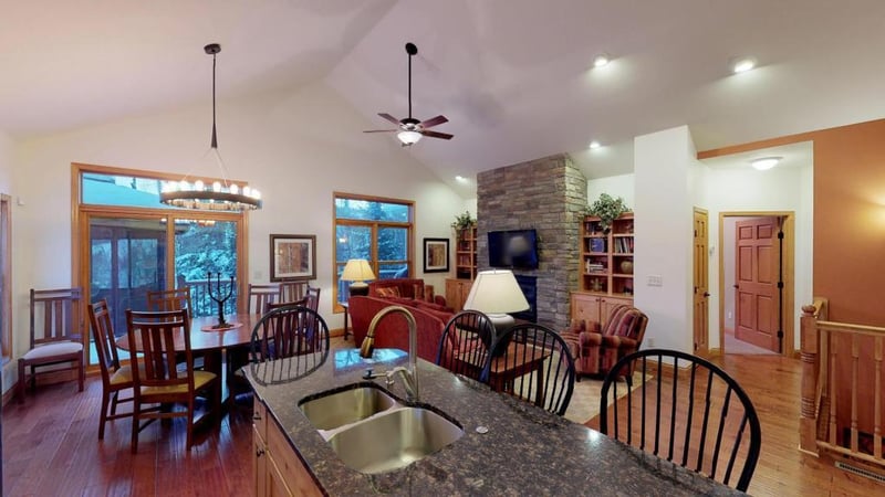 5848 Residence Club Ln, Biwabik, MN 55708