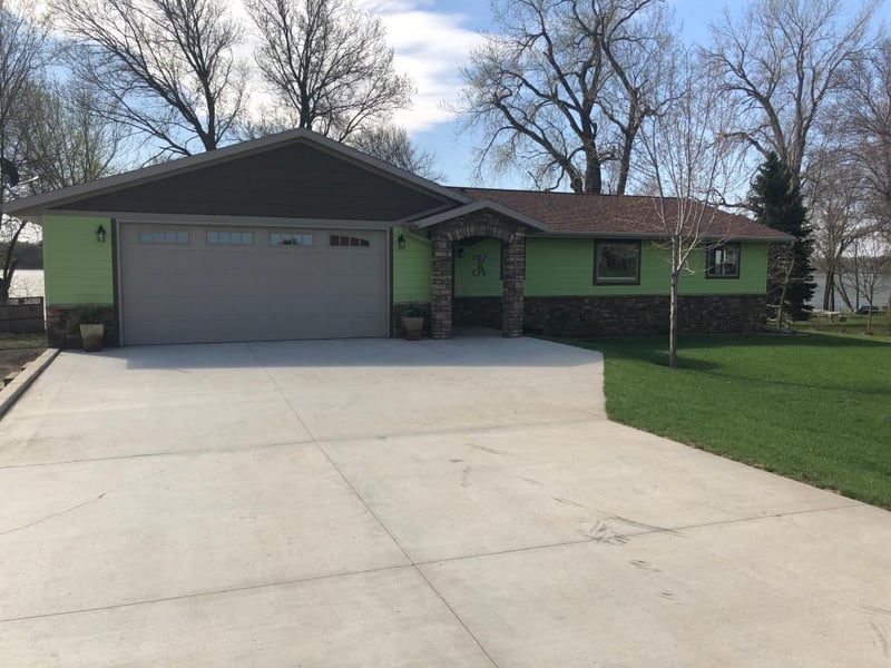 88 Lakeview Dr, Slayton, MN 56172
