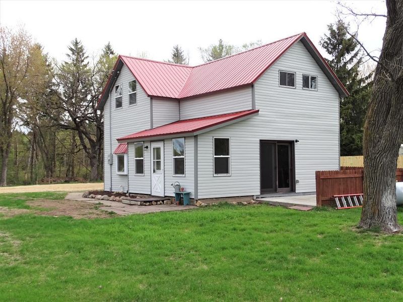 N5810 County Road Y, Arkansaw, WI 54721