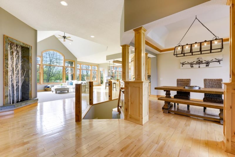 949 Rivage Ln, Burnsville, MN 55306