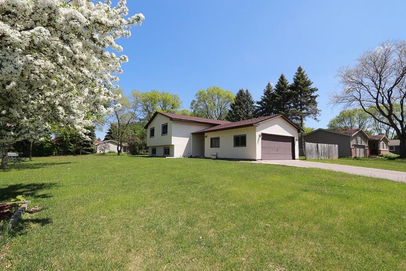1726 12th Ave W, Shakopee, MN 55379