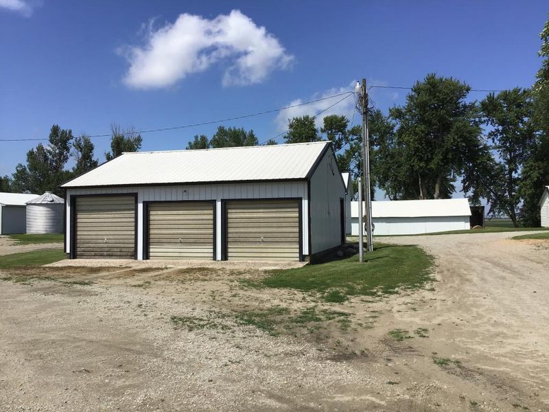 9792 SW 38th St, Waseca, MN 56093