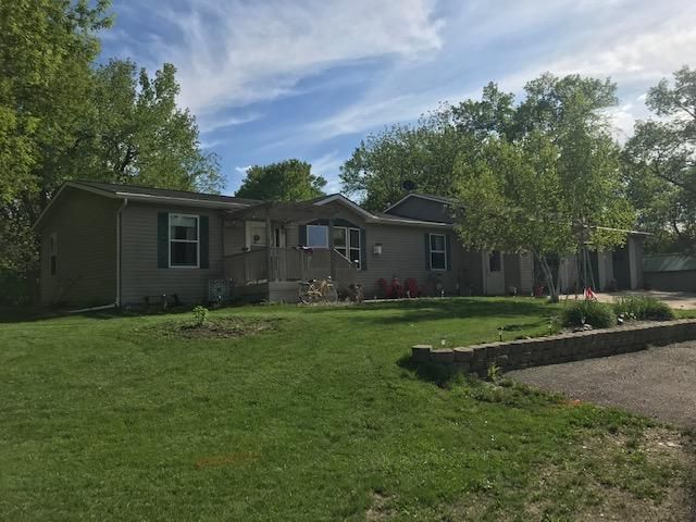 419 4th St, Currie, MN 56123