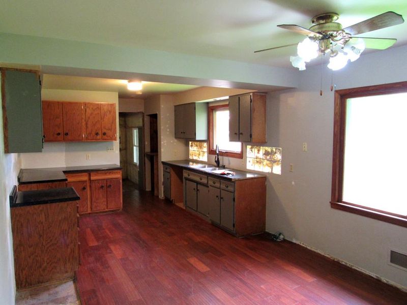 236 E 12th St, Gibbon, MN 55335
