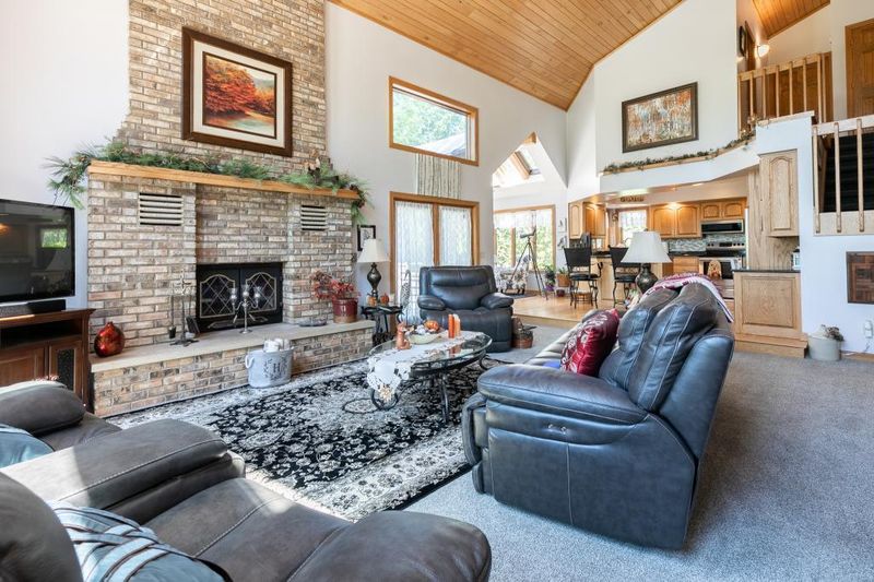 1500 W Point Rd, La Crescent, MN 55947