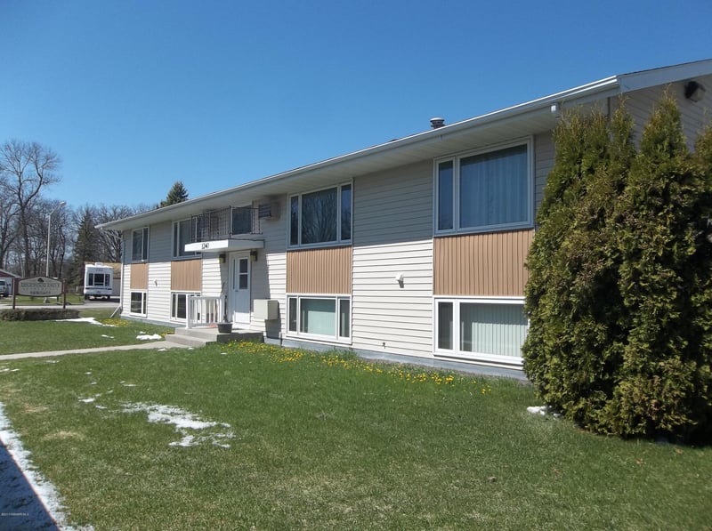 1238-1240 Edgewood Dr, Thief River Falls, MN 56701
