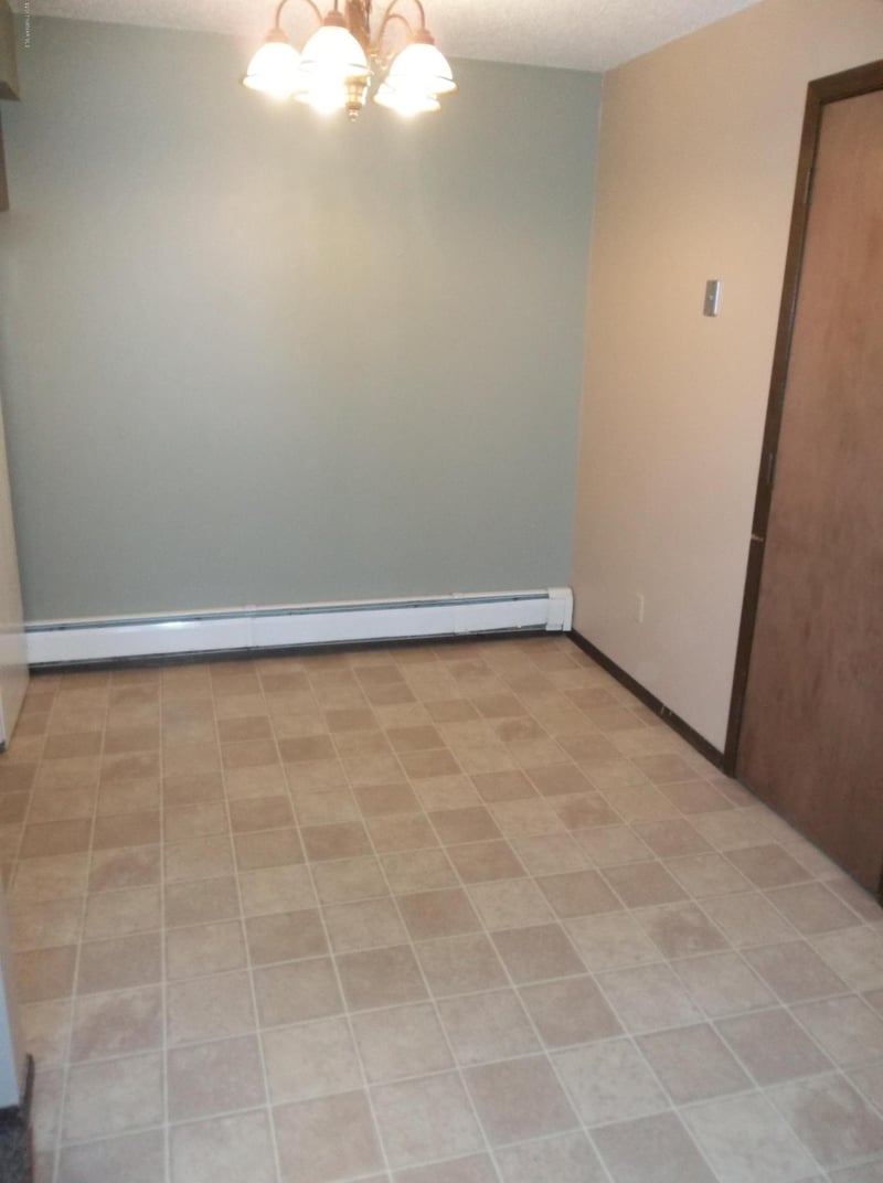 1238-1240 Edgewood Dr, Thief River Falls, MN 56701