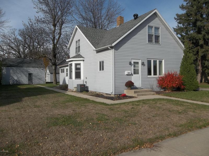 215 Kendall Ave S, Thief River Falls, MN 56701