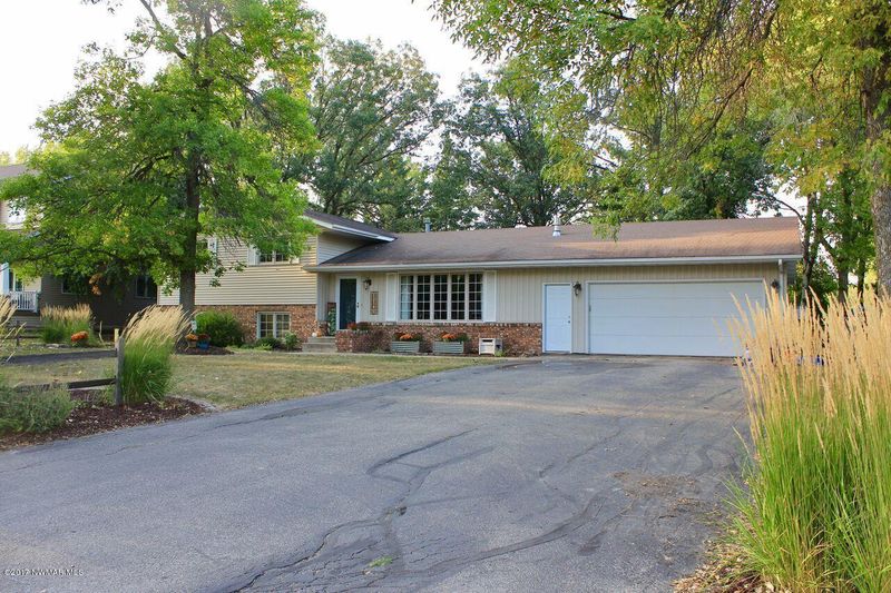 1219 Edgewood Dr, Thief River Falls, MN 56701