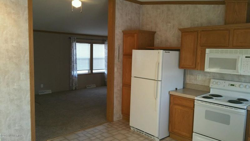 303 2nd Ave SW, Roseau, MN 56751