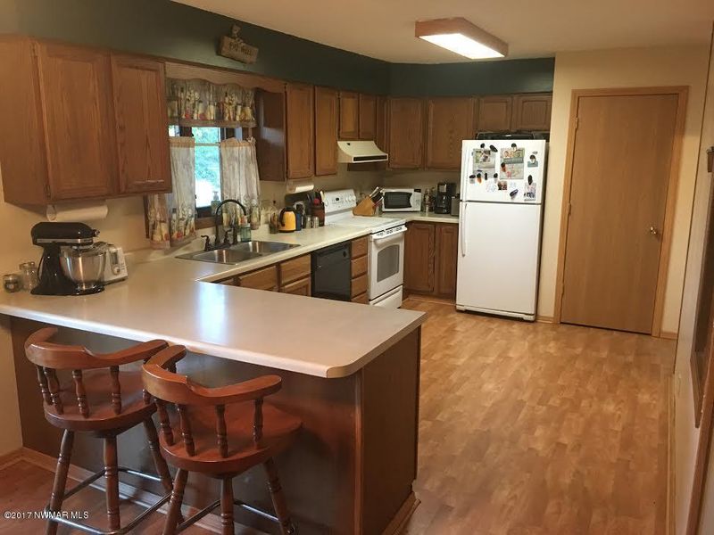 106 Pleasant Ave NW, Warroad, MN 56751