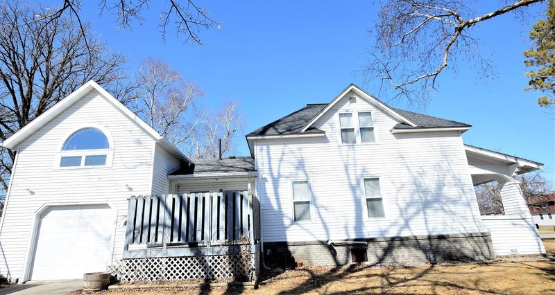 404 Center St E, Roseau, MN 56751