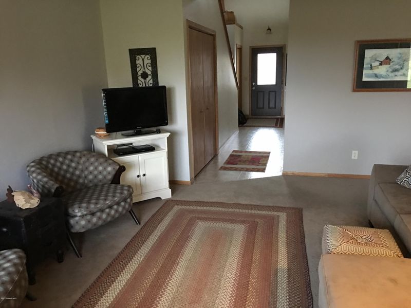 157 Elm Dr, Warroad, MN 56763