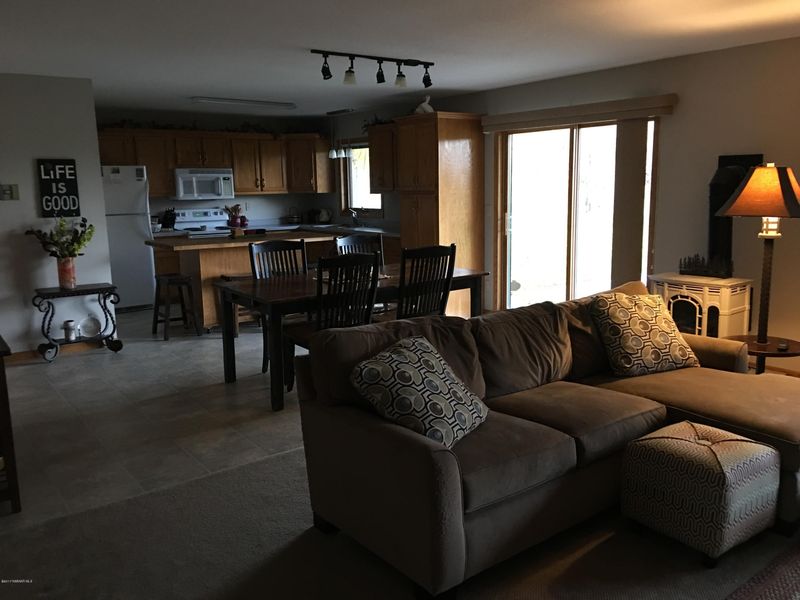 157 Elm Dr, Warroad, MN 56763