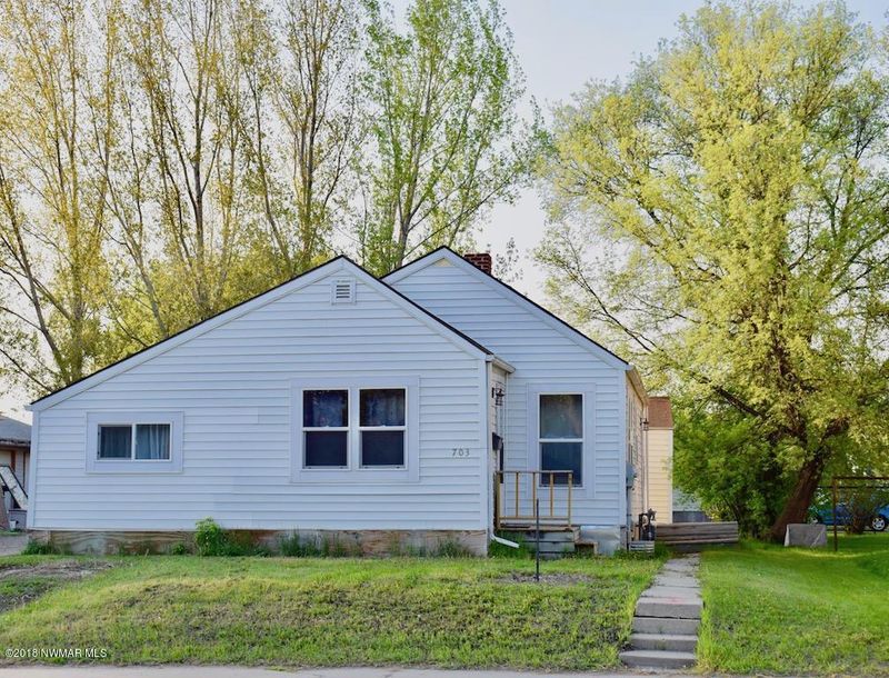 703 8th St E, Thief River Falls, MN 56701