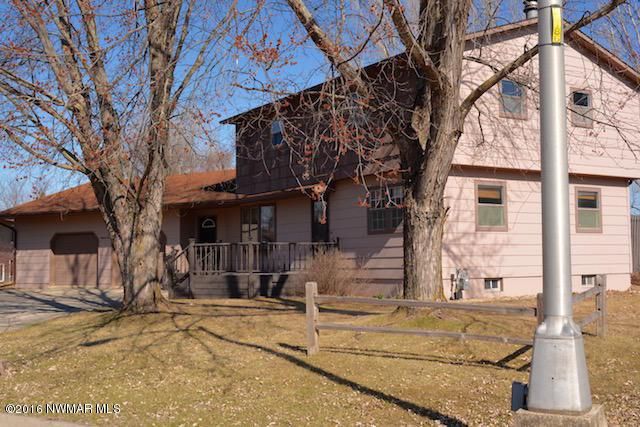 1110 Greenhill Dr, Thief River Falls, MN 56701