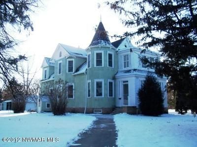 202 Center St W, Roseau, MN 56751