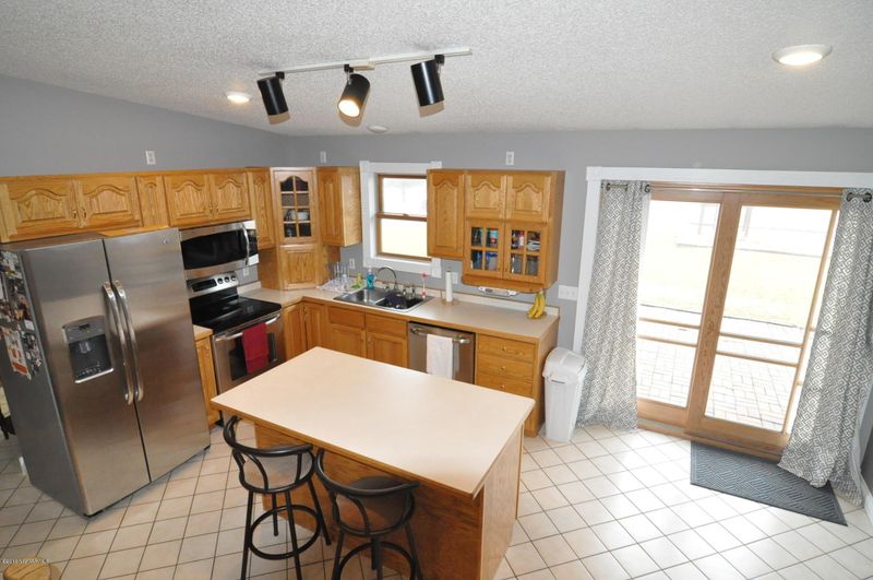 619 Maple Ln, Roseau, MN 56751