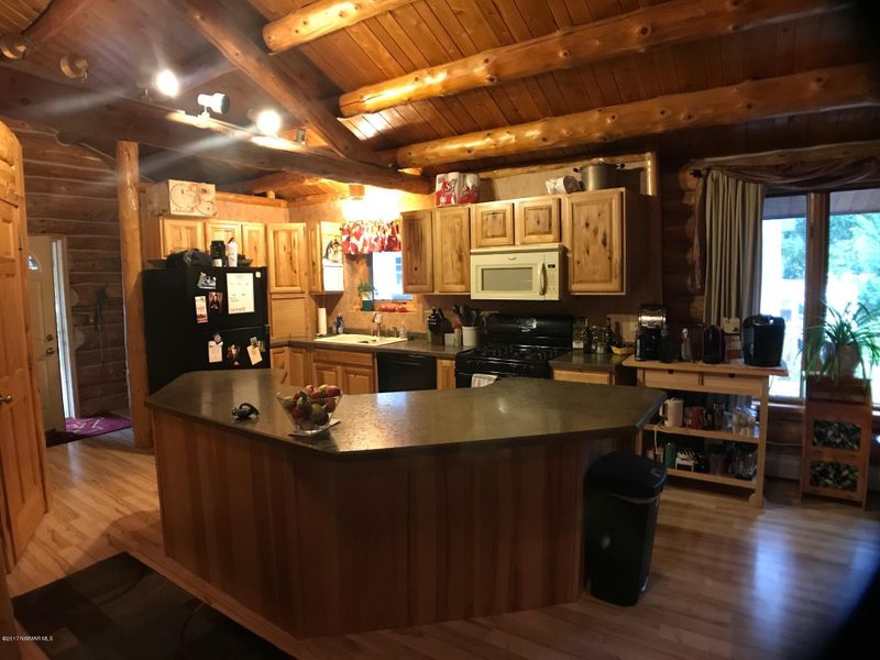 404 4th Ave NE, Roseau, MN 56751