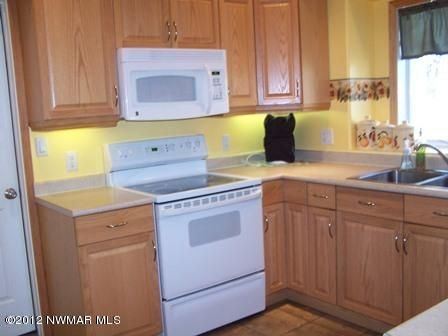 905 6th St SE, Roseau, MN 56751