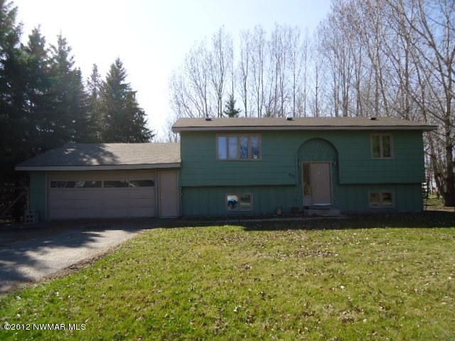 409 Roberts Ave NE, Warroad, MN 56763