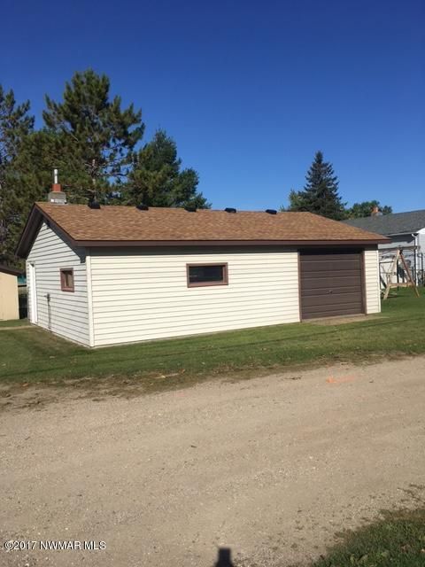164 1st St NW, Blackduck, MN 56630
