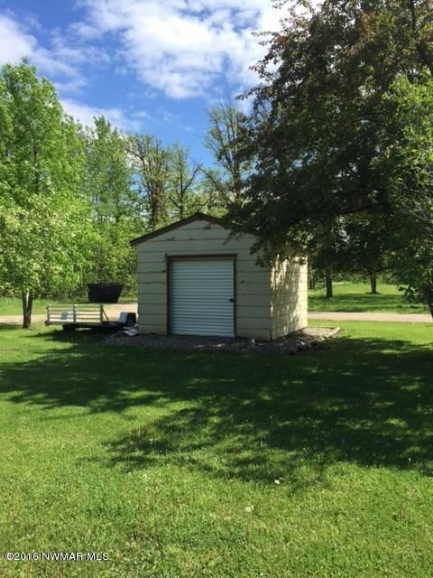 708 9th Ave SE, Roseau, MN 56751