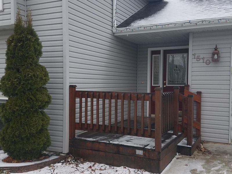 1510 Meadowlark Ct, Thief River Falls, MN 56701