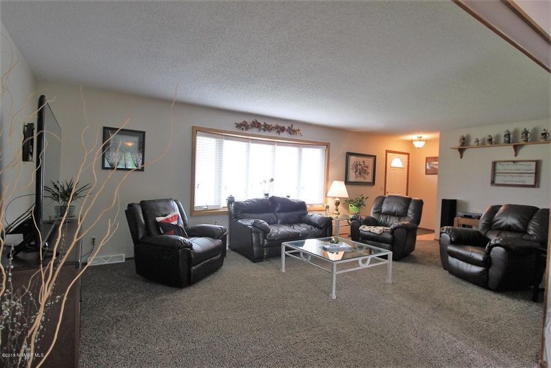 312 Sherwood Ave, Thief River Falls, MN 56701