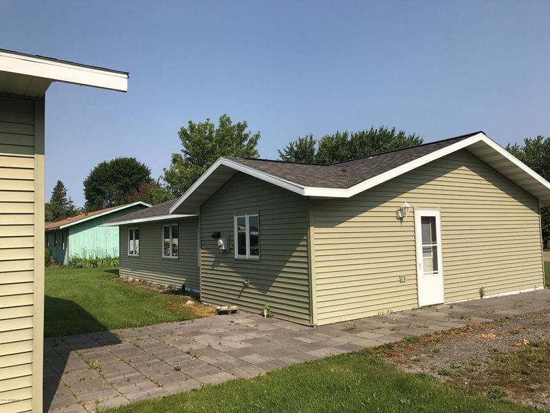 514 Washington St Se St, Warroad, MN 56763