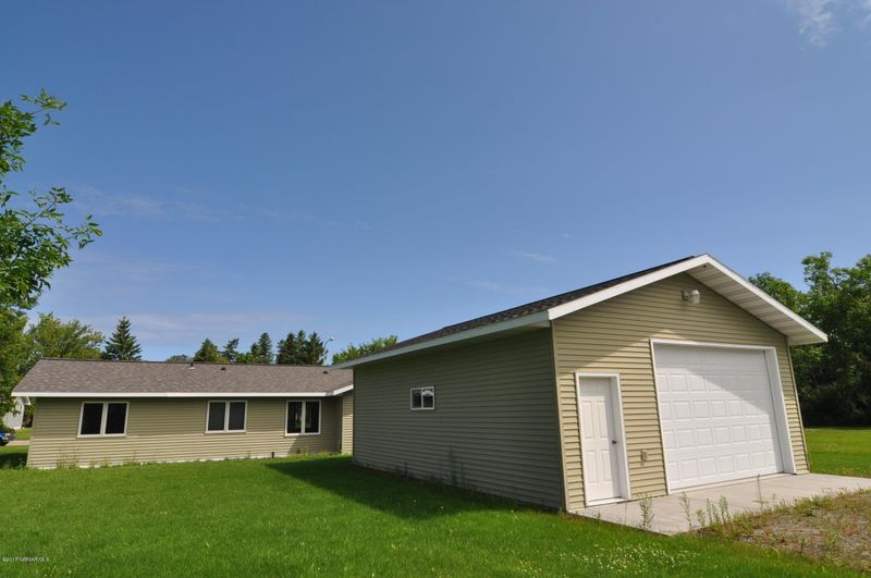 514 Washington St Se St, Warroad, MN 56763