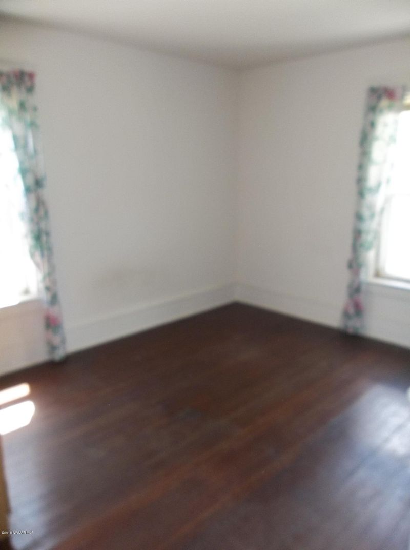 610 Central St N, Warren, MN 56762