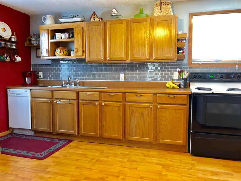 617 4th St SE, Bemidji, MN 56601