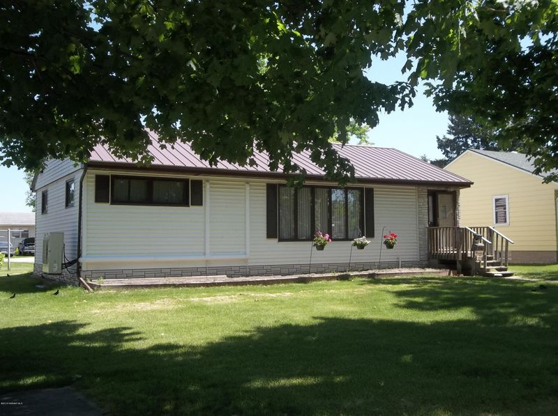 216 Maple Ave S, Thief River Falls, MN 56701