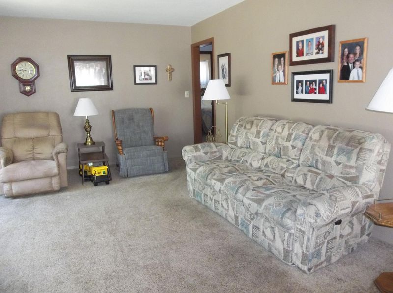 216 Maple Ave S, Thief River Falls, MN 56701