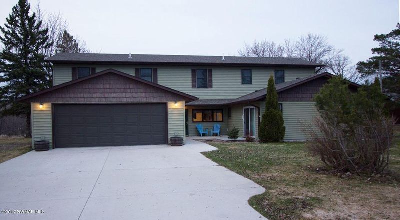 2017 Nelson Dr, Thief River Falls, MN 56701