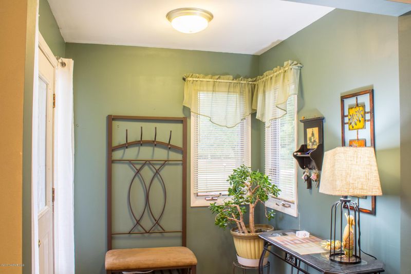 2017 Danny Dr, Thief River Falls, MN 56701