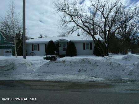 902 Center St E, Roseau, MN 56751